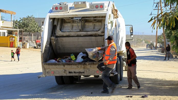 02 reconocen ciudadanos el trabajo de la recoleccin de basura en los cabos. 1